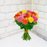15 разноцветных роз