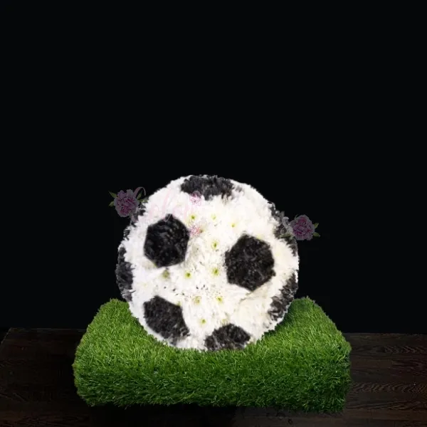 Футбольный мяч из цветов