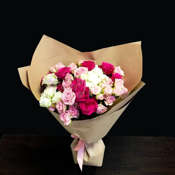Букет цветов "Розы в крафте"