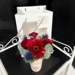 Цветы в коробках "Алые паруса"