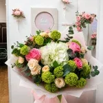 Букет с вибернумом и гортензией